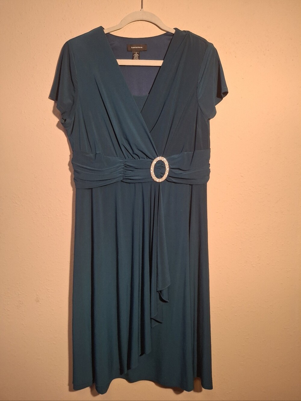 R&M Richards Deep Green V-Neck Midi Dress with Decorative Buckle
